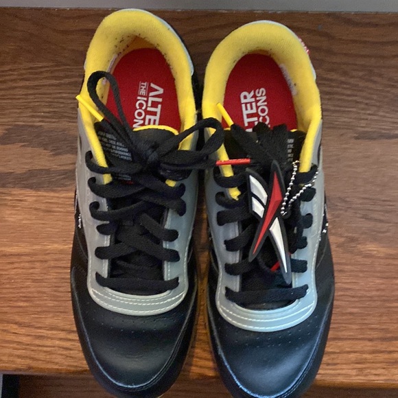 NEW Reebok Classic Leather Altered Big Kids' Shoes Black/Red/Yellow/Grey dv5251 - Picture 4 of 6